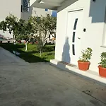 Apartamento Near Airport Cozy Laknas