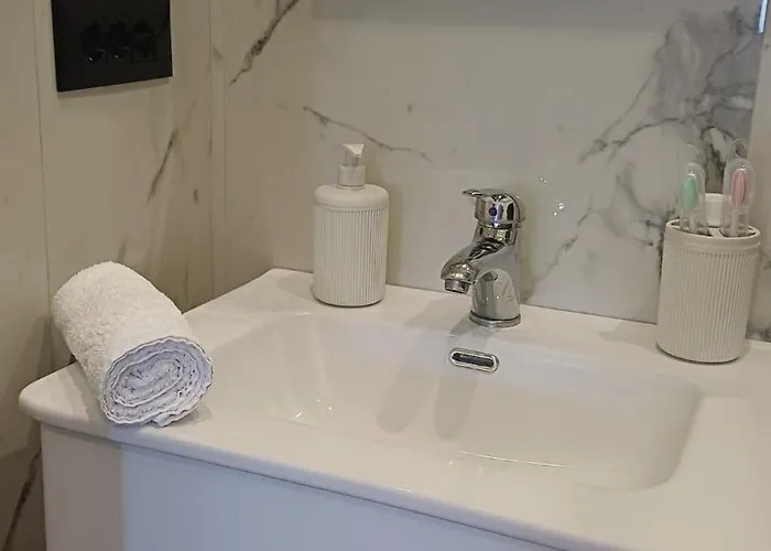 Near Airport Cozy 公寓 Ljaknasi