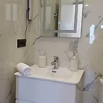 Apartament Near Airport Cozy Ljaknasi