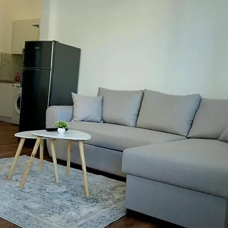 Lägenhet Near Airport Cozy Ljaknasi