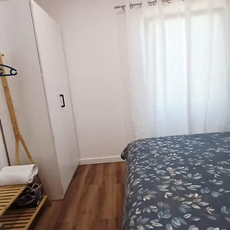 Apartamento Near Airport Cozy Ljaknasi