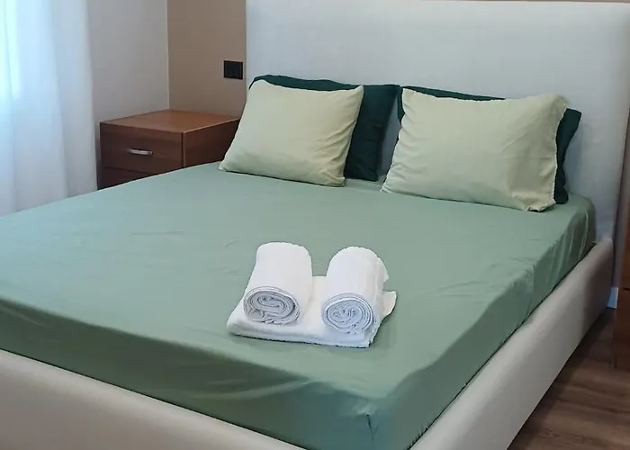 Apartament Near Airport Cozy Ljaknasi