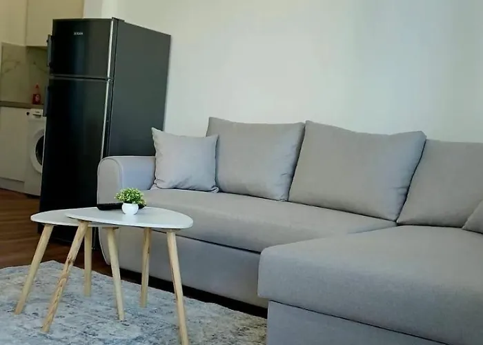 Apartament Near Airport Cozy Ljaknasi